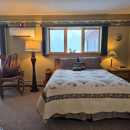 First Settlers Lodge Weston エクステリア 写真
